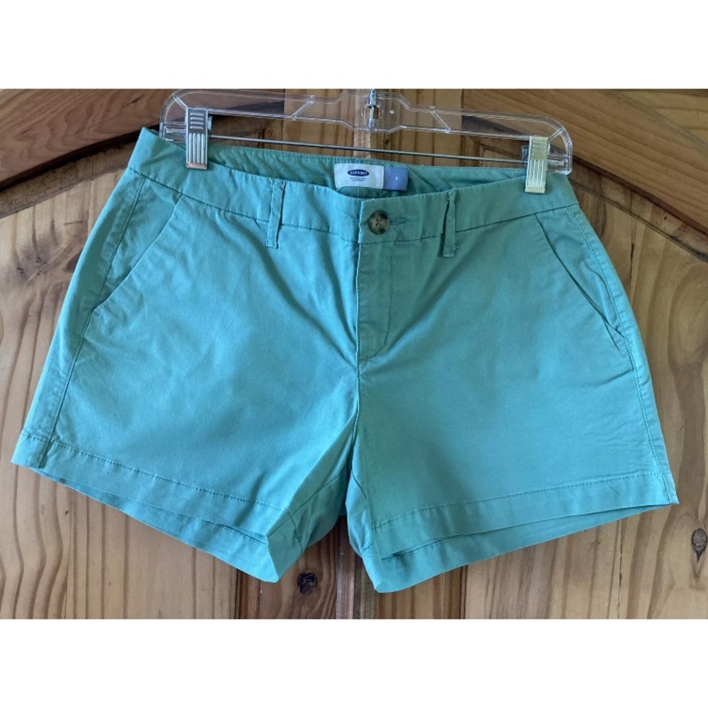 Women's Old Navy green shorts size 6